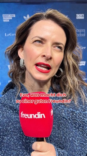 Was macht eine gute Freundin aus? 👩🏽‍🤝‍👩🏻 Das haben wir Eva Padberg beim About You Fashionmania Event gefragt. Und wie würdest du dich als Freundin beschreiben? #friendship #redcarpet #model #stars #interview #bestie | freundin