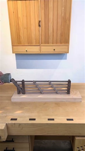 Teach children to make a model of a zero-gravity fence gate#Middle school student carpente