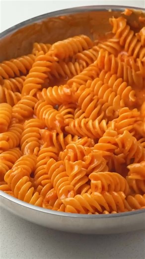 4.6K views · 18 reactions | Creamy Garlic Confit Fusilli#pasta #asmr-002 #spicyfood #italianfood #lifehacks #comfortfood #gamedayfood #cookingparty #cookingcommunity #footballfood #cooingtips #fusilli #hotsauce #recipesharing | Karen Carlson | Facebook