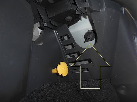 Ford Focus. Luces. Pilotos traseros. Desmontaje.