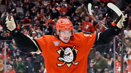 Carlsson extends point streak to 10, Ducks defeat Jets for 7th win in row