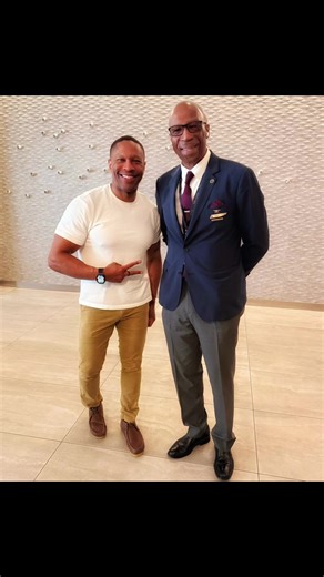 I met Bruce as I was checking into the Delta One Lounge at LAX. He said he followed my socials and we got to talking. Turns out a Bruce has a really amazing background. He was a U.S. Marine for 6 years back in the ’80s, and has been a Delta employee for 29 years. Really cool brother, I look forward to seeing him again my next time in LA 🤙🏾!! #travel #pilot #delta #birthday #vacation