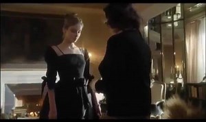 Así corrigió el vestido de su sobrina Coco Chanel: “La poesía de la moda reside en la creación de ilusión”. Extracto de la película biográfica sobre Coco. Coco Chanel (2008) - Película televisión - Protagonizada por Shirley MacLaine | Colibrí Magenta