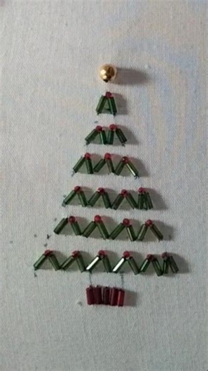 how to make christmas tree with beads / beaded christmas tree tutorial 🎄#shorts