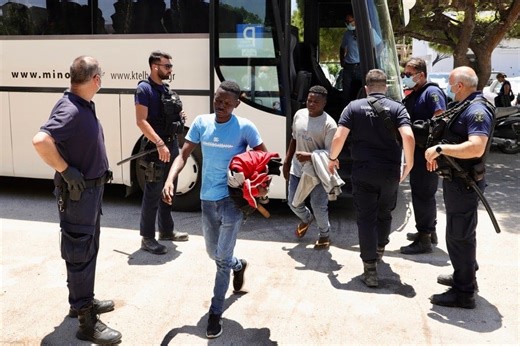 Asylum Suspended: Greece Begins Migrant Detentions - GreekReporter.com