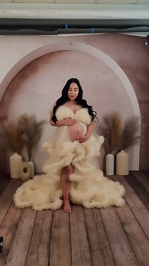 Can you believe this gorgeous mama’s very first photo shoot?! 😍 She absolutely slayed it! 🔥 If you’re feeling nervous about stepping in front of the camera first it’s completely normal but don’t stress, babe, I’ve got you! 💁‍♀️ I guide you through every pose from where to place your hands, which leg to pop, and even help fix that hair. ✨ And guess what? You don’t even have to worry about what to wear I provide all the stunning gowns for your session! 👗 With 12 years of experience helping mam