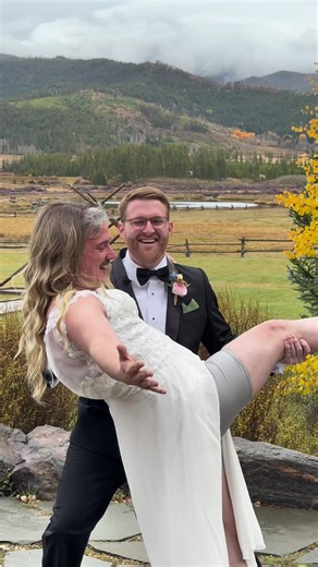 The best man decided to pull first look prank on the groom 😂 #prank #wedding #funnyweddingmoments #wedding #bride