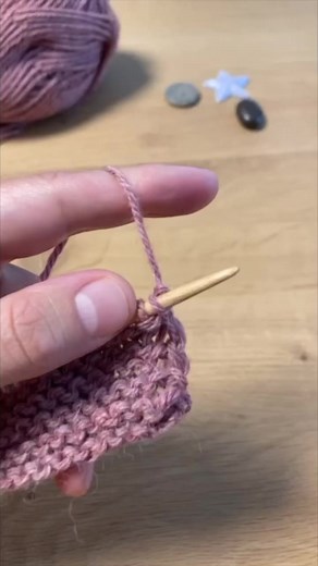 How to slip the first stitch purlwise:I was asked to show this in slow motion, so here it is 🧶 #knitting | Annaplexis