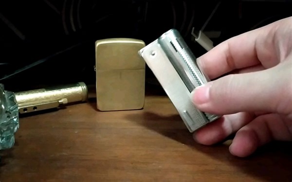 IMCO爱酷打火机更换火石和添加煤油！