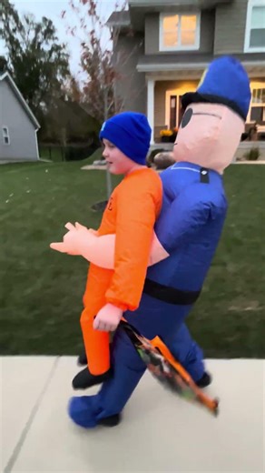 Halloween inmate costume