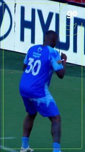 TEM QUALIDADE O LÉO MACAÉ METEU DE COBERTURA QUASE DO MEIO DE CAMPO NO MARACANÃ | #shorts | ge.globo