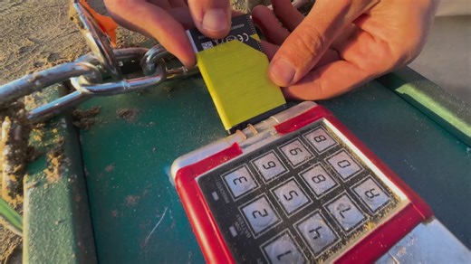 Déverrouiller les secrets ! Ouvrir un coffre-fort oublié | Brico Famille