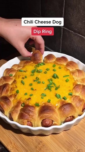 656K views · 7.7K reactions | Recipe in Comments ⭐️ Chili Cheese Dog Dip | fedbysab.com | Facebook
