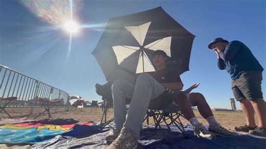 Air show fans battle the heat at Luke Days