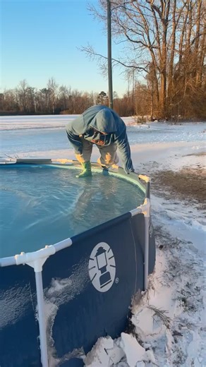 #poolfails #winter2026 #polarplunge #fyp #cold @miyas634 | pool