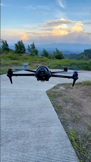 Test the stability of the unmanned aerial vehicle’s flight in the air #fly #drone