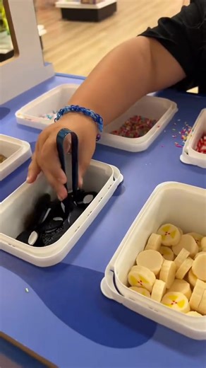 part2 The sweetest girl visited me at @Fidget Toys Plus 🩷🩵 #mrsbench #FidgetToysPlus #worldsbiggestfidgettoystore #mrsbenchpackage #icecreamslime | Mrs. Bench