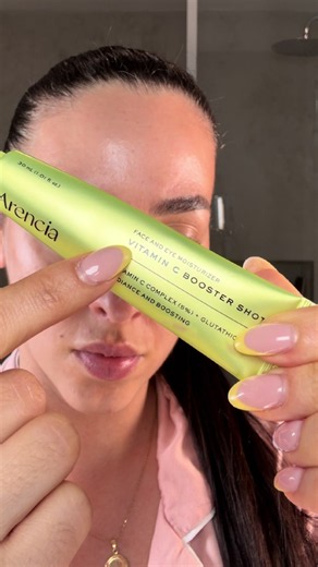 Vitamin C Eye Care: Reduce Dark Circles & Wrinkles