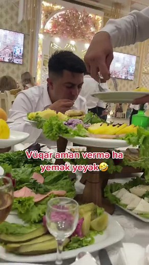 Buffet Serving Tips with Chicken and Sides