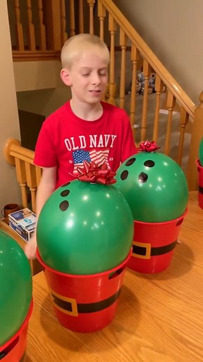 Family Christmas Dice Roll Game 🎲 Part 3 Kids, Dad, Mom, and family play festive Christmas party game at kitchen table with balloons. bows, dice, and holiday prizes. (for entertainment purposes only) 🎬 This video was produced by Network Media and Benson Bros | Your Turn Games