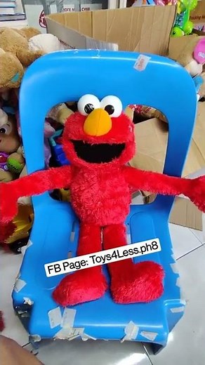 Elmo Loves to Hug