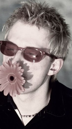 Radiohead fan page on Instagram: "🎵 Bands Sharing Radiohead's Depth and Experimentation 1. Muse (UK) Muse is often considered a spiritual successor to Radiohead in the UK scene, particularly echoing the sound and ambition of Radiohead's late 90s era. Points of Similarity: Epic Rock: They are famous for complex, theatrical song structures, utilizing heavy distorted guitars and dramatic piano work, similar to Radiohead's OK Computer phase. Themes: Muse tackles broad, often cinematic subjects like