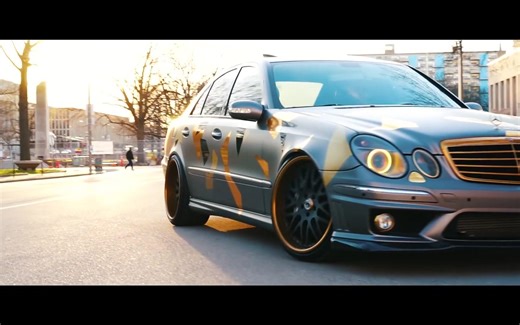 怀旧 优雅行进 的 绅士 e55 AMG