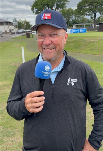 Scottish Senior Men’s Open - Day 1🏆 That’s us nearing the end of round one at Montrose Golf Links….and what a day for one of our international friends from Indiana, USA. Bob Jacobs - on the golfing adventure of a lifetime with wife Kathy - had a ‘dream’ day with a round of 65 (-6)🎥 📈 Top of the leaderboard 🐥 9 (yes, NINE) birdies! 🥲Emotional trip to ‘Home of Golf’ 👖 Tartan breeks proving lucky! Bob leads by one from the evergreen Rupert Kellock who kept his cool on the front nine before tu