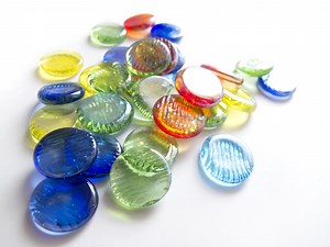 子どもの発達を促す昔の遊び【おはじき編】 | 療育で成果を生み出すべすとびじょん式ビジョントレーニングの情報基地