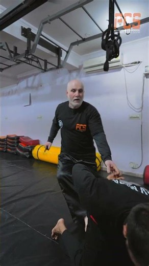 Ex-SPG Officer Reveals Real Knife Slash Defence!!#selfdefense #mma #spg #closequartercombat #shorts
