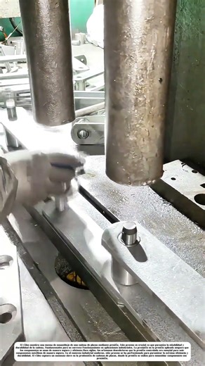 Presión en la cadena de placas: Cómo se ensamblan los componentes con precisión