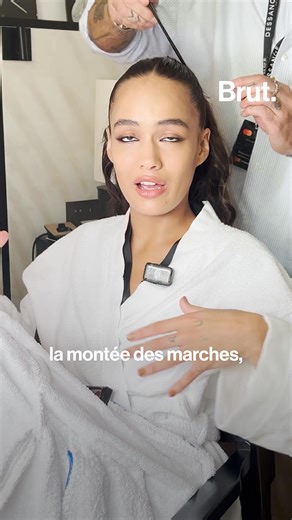 Ça ressemble à quoi la préparation d’une actrice avant la montée des marches au Festival de Cannes ? Pour le savoir, on a suivi Thalia Besson, actrice mannequin et nouvelle ambassadrice de Dessange du choix de sa tenue de la robe, en passant par sa beauty prep coiffure jusqu’au tapis rouge. #Cannes2025 | Brut