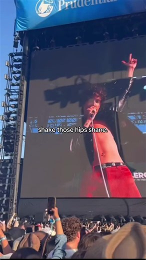 Shake Your Dress: Sombr's Catchy Song