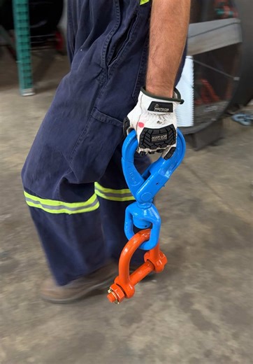 Rated for 22,600 lbs and tested to 45,200 lbs. Heading out to an excavator! #riggingequipment #craneandriggingchains #basicriggingandsling #shackles #hookandshackle