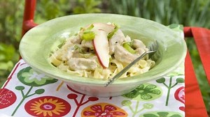 Pasta med kyckling- och äppelsås
