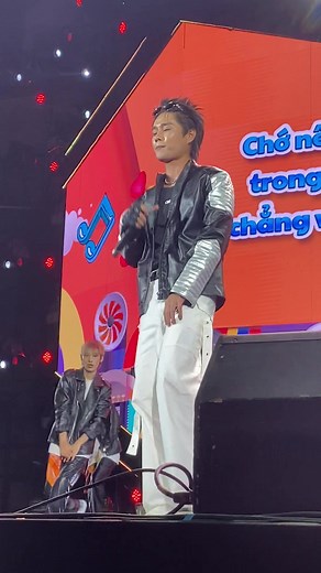 7K views · 116 reactions | Tăng Duy Tân ngọt ngào tương tác với fan khi trình diễn hit “Bật Tình Yêu Lên”  | Cao đẳng FPT Polytechnic Hà Nội | Facebook