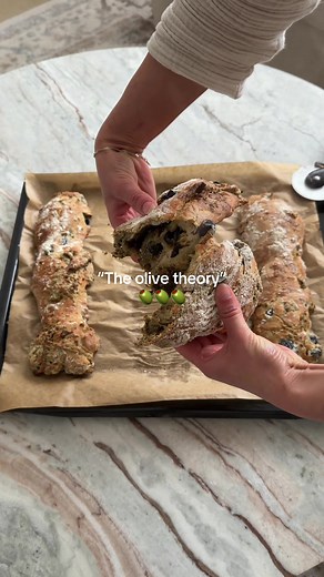 mögt ihr oliven? ich liebe 🫒 … 🥺🤍 #olivetheory #olives #olivebaguette #baguette #baguetterecipe