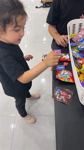 She ended up picking the pink nerds everyone.🤣🥹