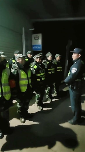 正月初一，继续在雷集片区开展巡逻#乡村守护人 @荆门公安 @掇刀公安