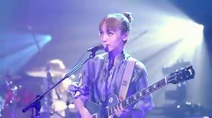 2020.11.18(水) SCANDAL LIVE Blu-ray/DVD『SCANDAL WORLD TOUR 2020 "Kiss from the darkness" Livestream』 ＜Blu-ray＞ 初回限定盤（Blu-ray＋2CD＋特製フォトブックレット (全56ページ/フルカラー)＋特殊パッケージ仕様）：VIZL-1808／7,500 tax 通常盤（Blu-ray）：VIXL-325／ 6,000 tax ＜DVD＞ 初回限定盤（DVD＋2CD＋特製フォトブックレット (全56ページ/フルカラー)＋特殊パッケージ仕様）：VIZL-1809／6,500 tax 通常盤（DVD）：VIBL-1004／5,000 tax 【収録内容】 ■Live Blu-ray／DVD（初回限定盤＆通常盤共通＞ セラミックブルー 最終兵器、君 瞬間センチメンタル 夜明けの流星群 記念日 NEON TOWN ESCAPE 下弦の月 Departure ランドリーランドリー ちいさなほのお Fuzzy FREEDOM FIGHTERS Tonight マスターピース A.M.D.K.