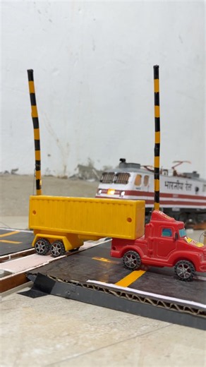 Wap-5 vs truck 😱😭 urgent rescue