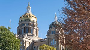 Why do leaves change colors in the fall? What to know as Iowa nears peak fall colors.