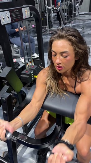 Biceps 💪 my face is so puffy from sunburn lol