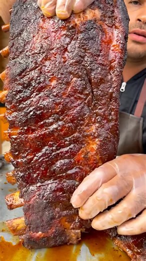 Puerko Jalao by El Esquinero on Instagram: "#elesquinero ¿Nos vemos hoy o qué?🐷¡ABIERTOS hasta las 9:00 PM! #elmejorpulledporkderd #lasmejorescostillas Disponibles por ubereats😍 Para ordenes o consultas, escríbenos vía WhatsApp ☎️ (849) 449-0391📍Calle Max Henriquez Ureña 53 sector Los Prados (Frente a la Plaza Quilviana) Take out y consumo en el local👇🏽NUESTRO MENÚ: CARNES PULLED PORK RD$800 P/LB • 1/2 LB: RD$400 PIKAÑA RD$1800 P/LB • 1/2 LB: RD$900 COSTILLAS RD$800 P/LB • 1/2 LB: RD$400 CH