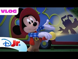 Mickey Mouse Makes Puppets with a Flashlight 🔦 | Me & Mickey | ‪@disneyjr‬
