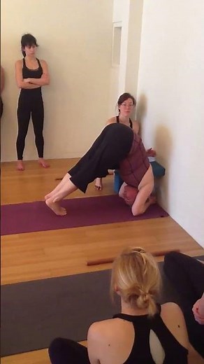 How To Practice Headstand In A Yoga Class - Propping For Success