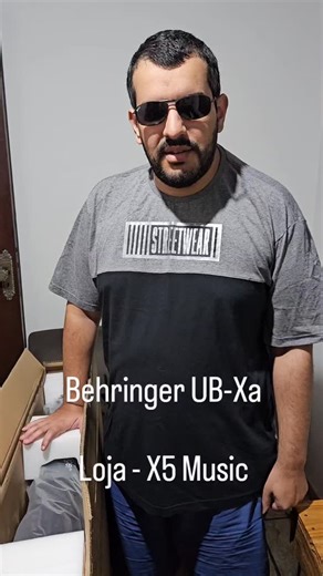 Victor Rolfsen on Instagram: "A seriedade de uma loja . @x5.music Behringer UB-Xa #teclado #blind #behringer #x5music #sintetizador"