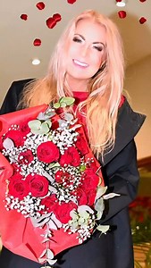 THANK YOU ❤️ for all the beautiful red roses 🌹 what a VALENTINE'S WEEKEND ❤️🌹love Lian ❤️ #lianrossofficial #millionviews #thankyou #redroses #valentinesweekend | Lian Ross