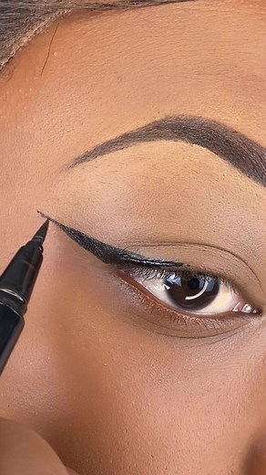 Matte Finish Eyeliner and Voluminous Mascara Makeup Tutorial