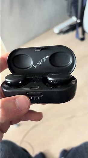 Bose sports earbuds not workong, not charging after long no usage. Try this